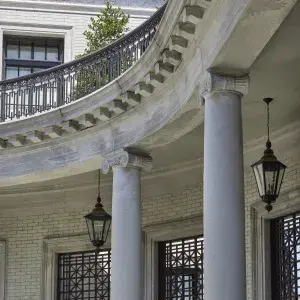 grand columns in greek revival architecture