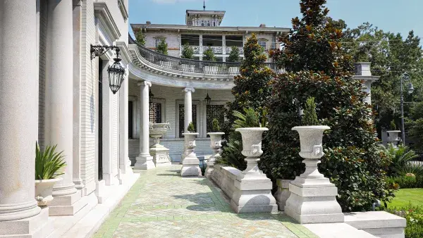 The Armstrong Kessler Mansion - B. Howard, photographer