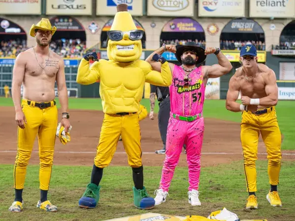 The Savannah Bananas mascot, Split