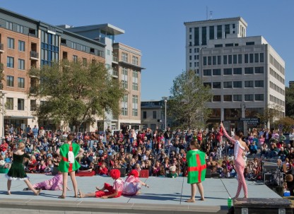 holiday_performers_8114123652_o.jpg