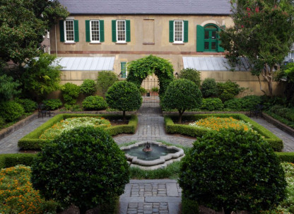 The courtyard the Owens-Thomas House & Slave Quarters.