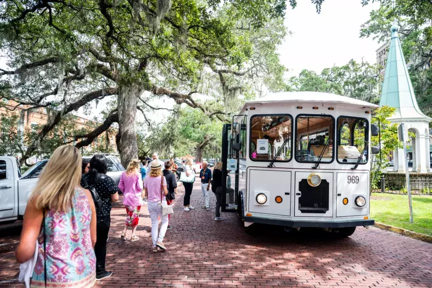 meeting-fam-convention-group-trolley.jpg