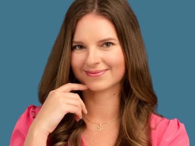 pam headshot cropped
