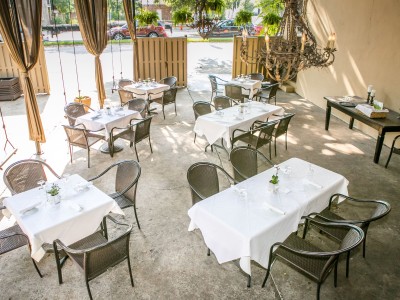 Cha Bella's outside dining in Savannah, Georgia Cha Bella's outside dining in Savannah, Georgia