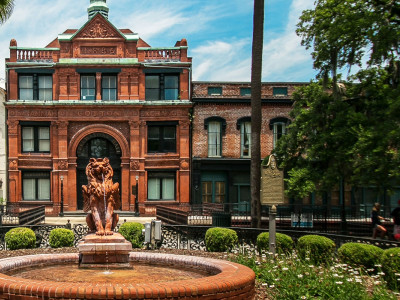 savannah-cotton-exchange-lion-fountain-historic.jpg