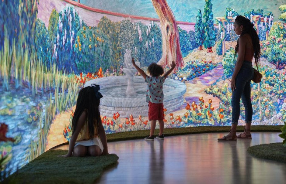 A child ineracting with an immersive wall painting in a museum.